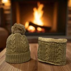 Une image pour le produit Ensemble de Bonnet a Pompon et Cache Cou  