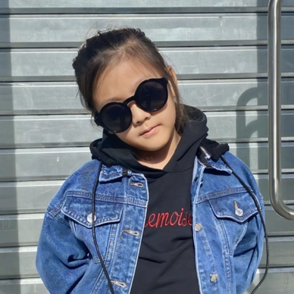 Une image pour le produit Veste en Jean avec Capuche