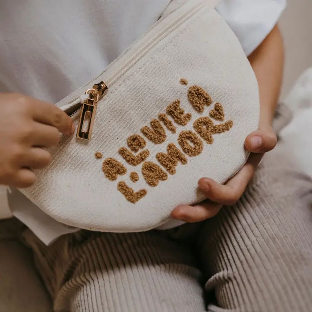 Une image pour le produit Sac Banane Enfant " A la Vie à l’Amor"